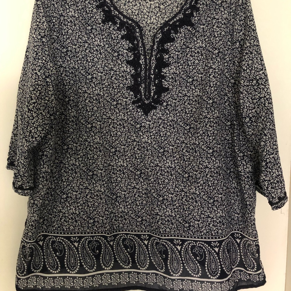 Anne Carson Woman’s Blouse, 100% Cotton, 3/4 Sleeve, Embroidered detailing.